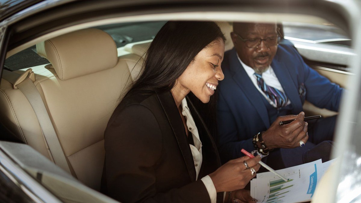 Rent a Luxury Car with Driver in Dubai: The Corporate and Events Chauffeur Guide