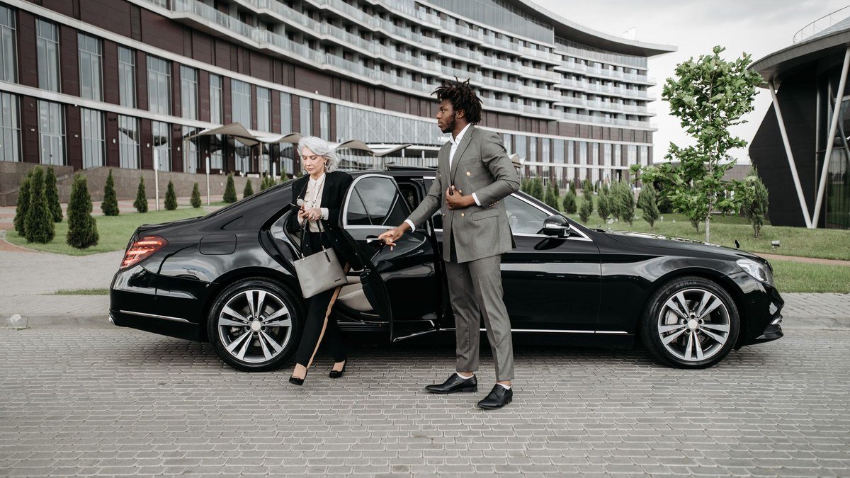 Private Chauffeur Dubai: The Complete Guide to VIP Travel in 2026