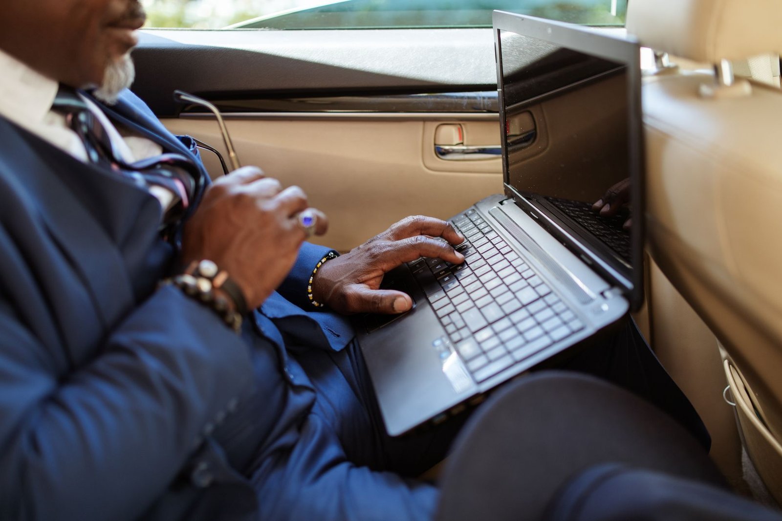 Chauffeur Hire Dubai Business Transfers