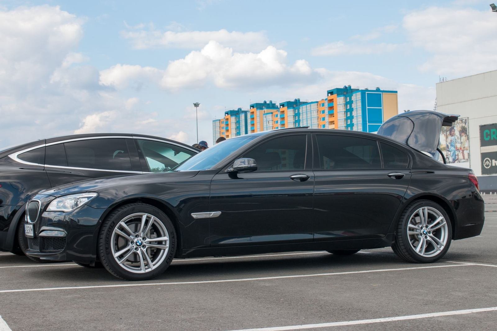 Chauffeur Service in Al Barsha Dubai: Mall of the Emirates, Media City and Beyond