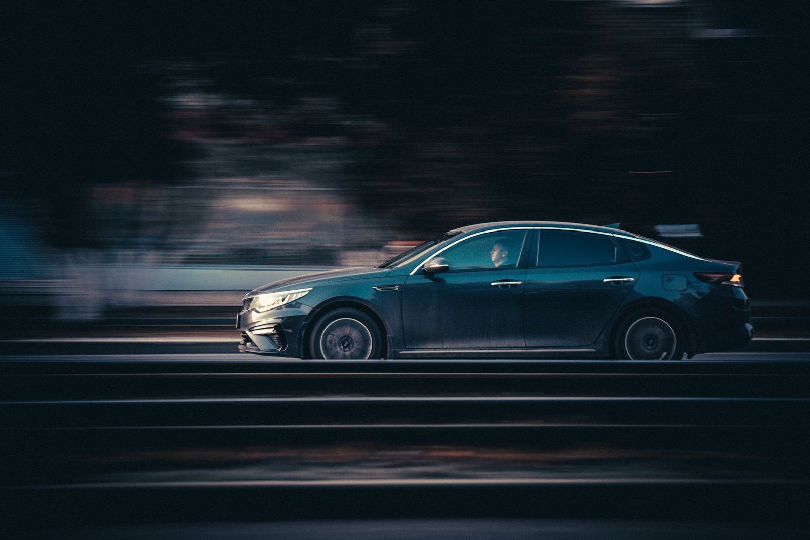 Chauffeur Hire Dubai luxury vehicle